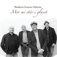 Mor mi står i glaset